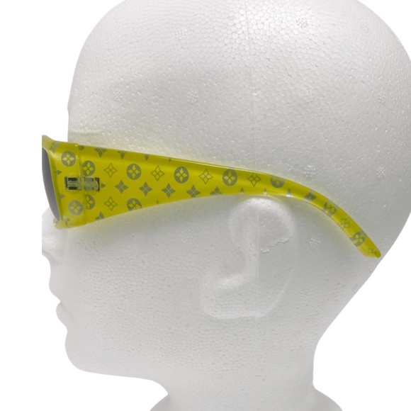 YELLOW SUNGLASSES WITH BLUE BLACK LENS - Picture 1 of 6